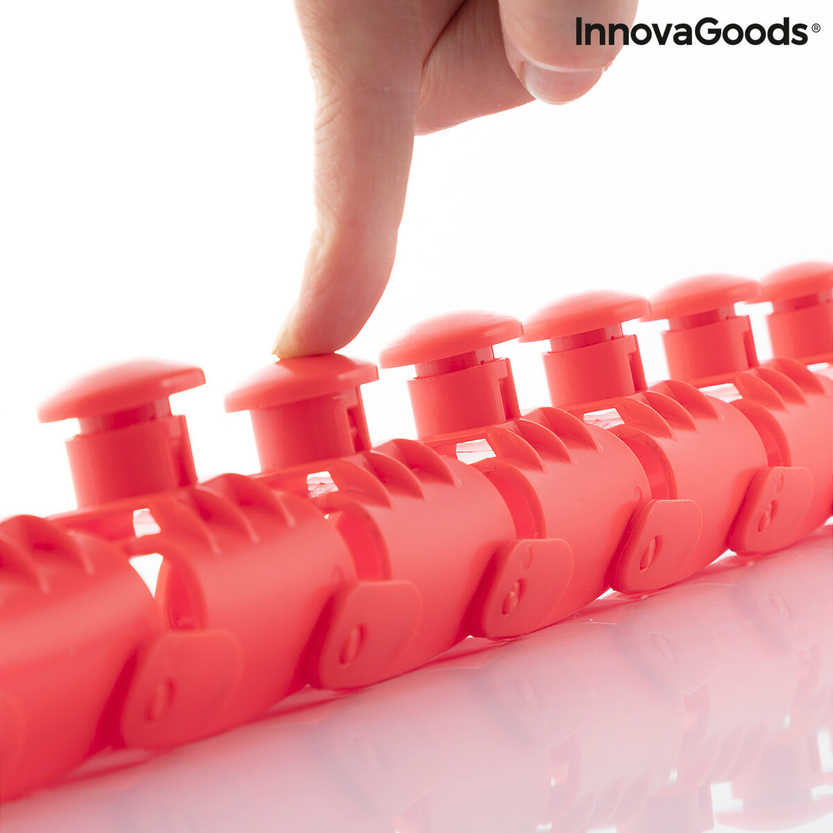 Red plastic tool with multiple components, being held by a hand, on a white background with 'InnovaGoods' branding.