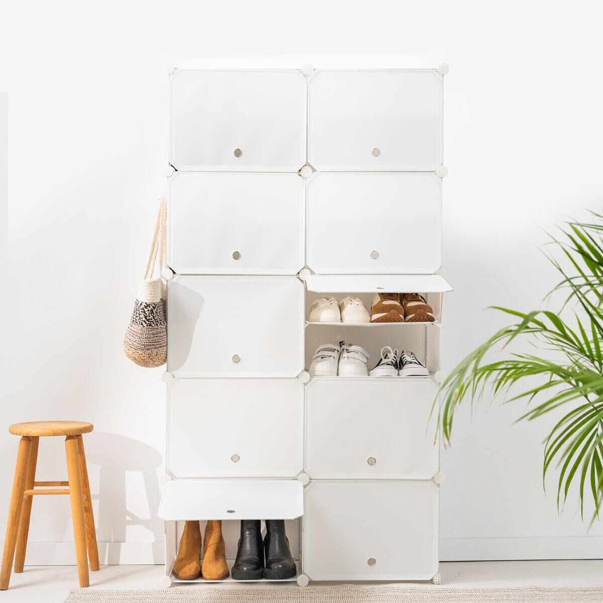 space‑saving shoe rack