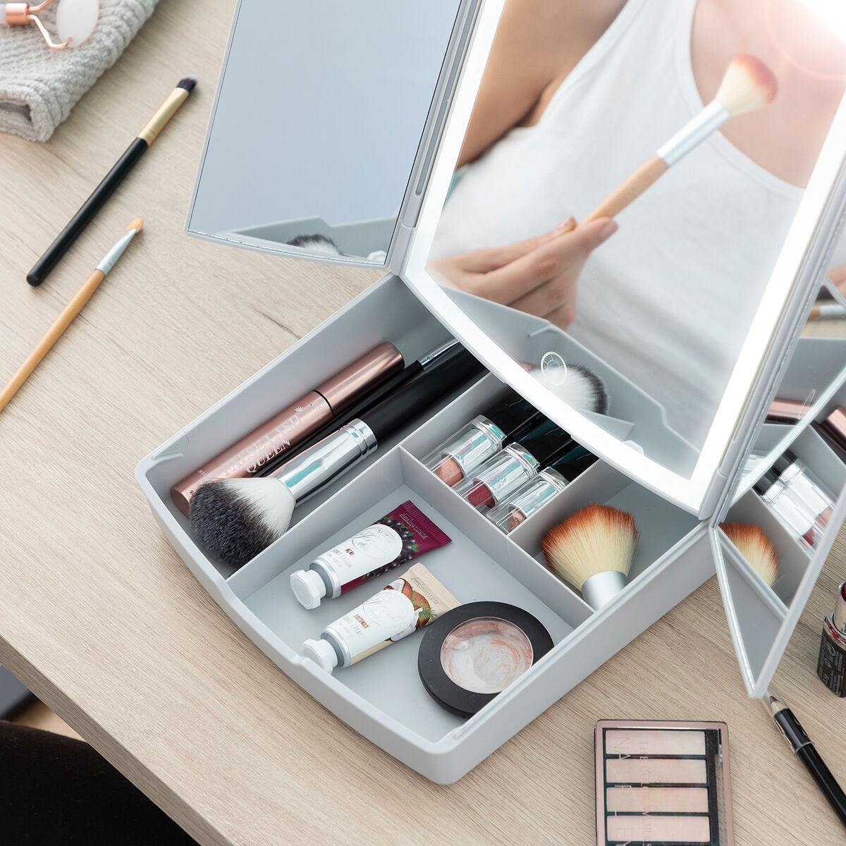 LED vanity mirror with cold warm daylight lighting modes