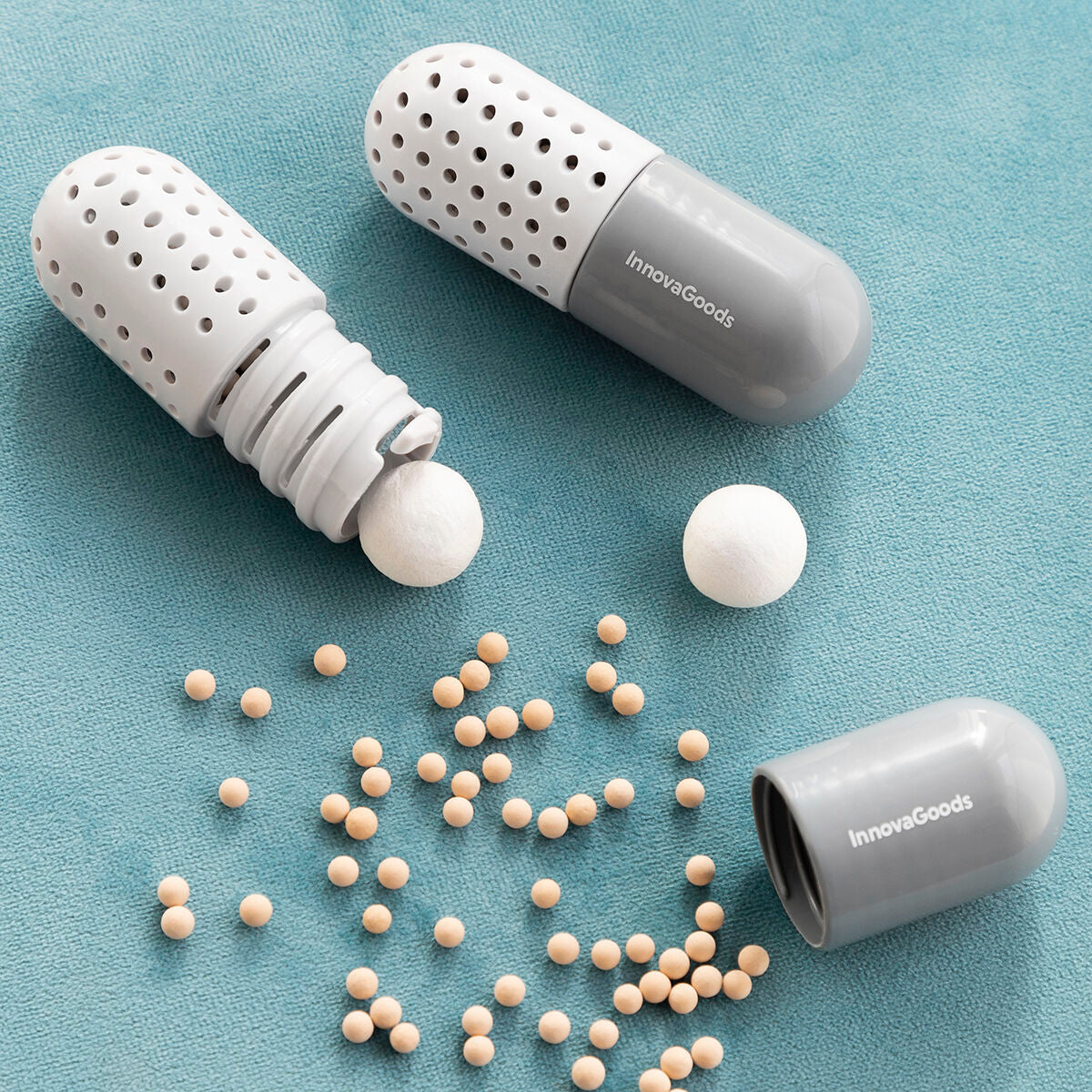 Two gray and white pill organizers with balls on a blue background, branded 'InnovoGoods'.