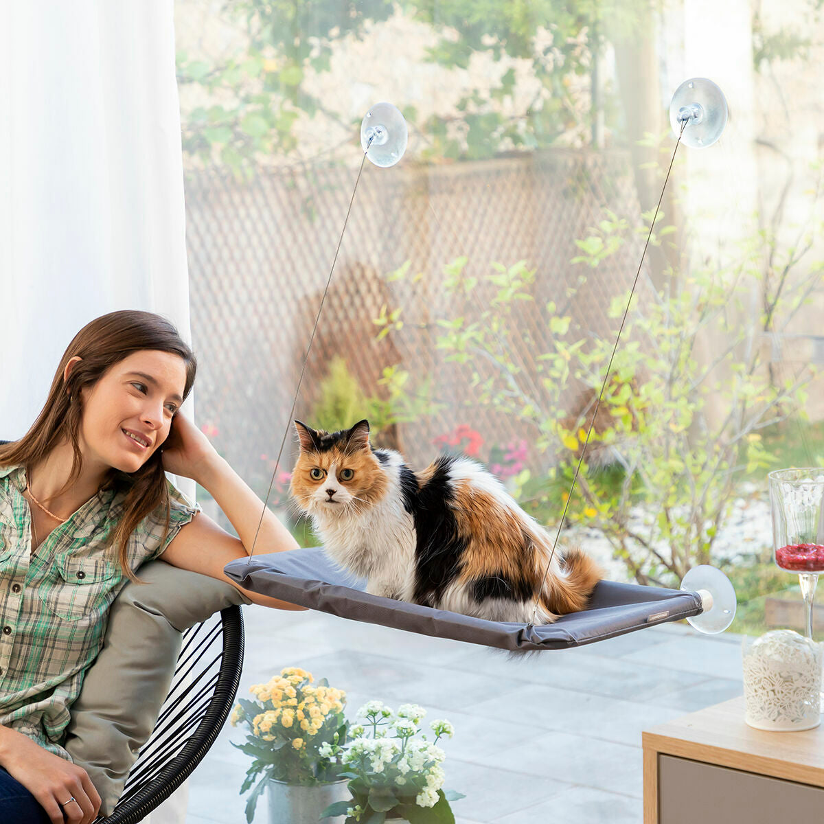 Hanging cat bed