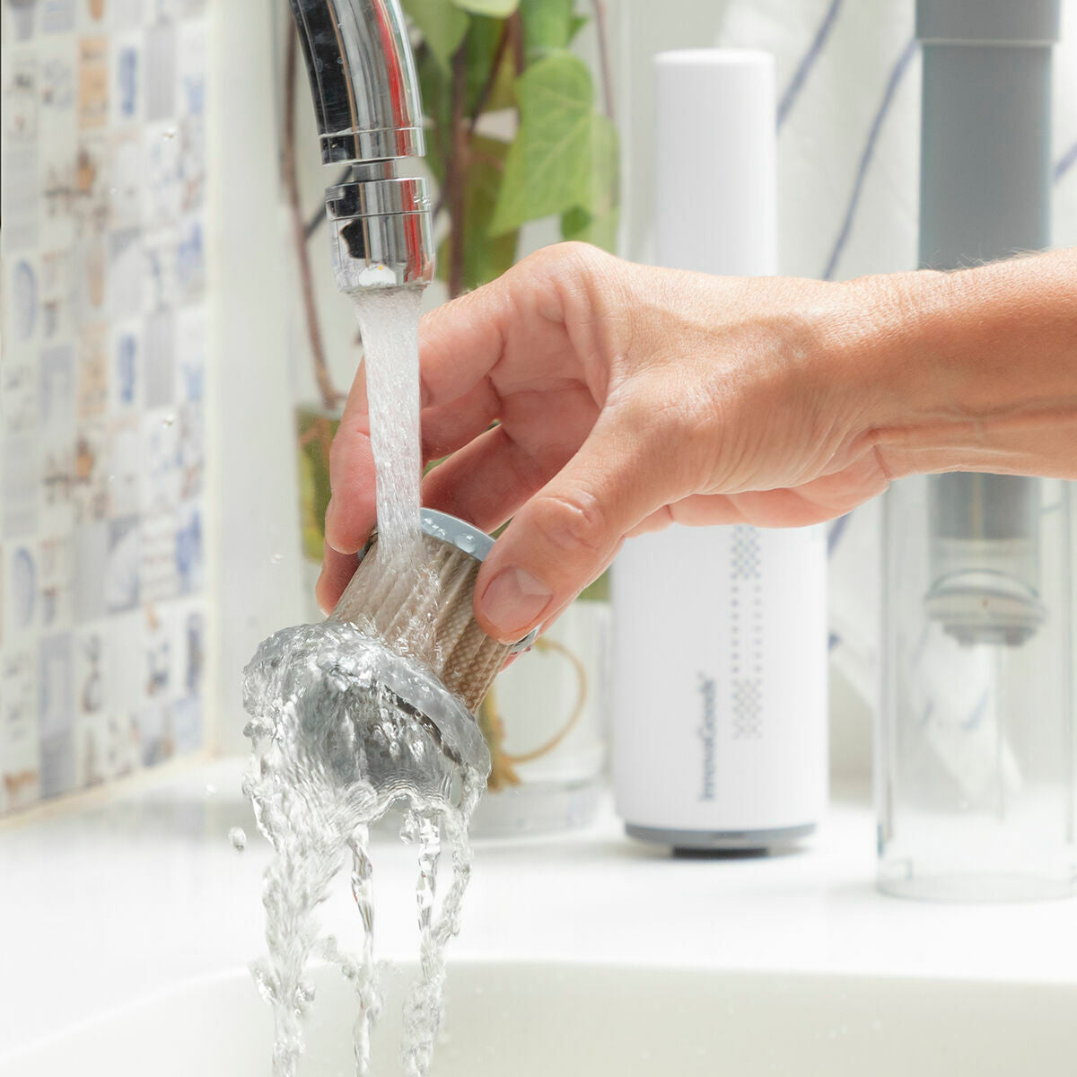 V6H3D0DB8ACB744AF54CD1102A0A4A2C3D6R7676072P9